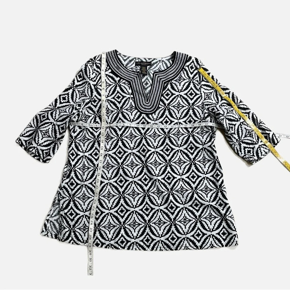 Marisa Christina Woman Tunic Top Size 1X Black White Linen Embroidered V-Neck - Picture 11 of 12